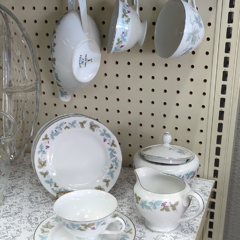 Floral Patterned White Dinnerware Set